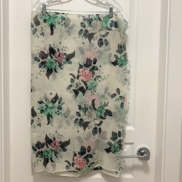 *BRAND NEW* Banana Republic Sheer Floral Scarf - Picture 2 of 6